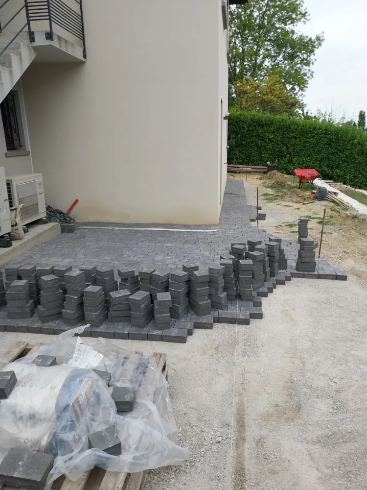 Maçonnerie paysagère près de Villefontaine